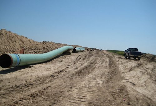 800px-Pipes_for_keystone_pipeline_in_2009