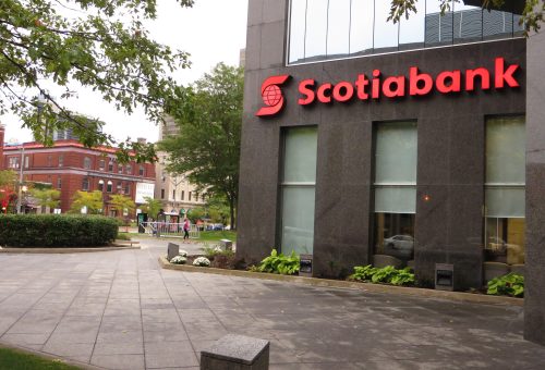 Investors eye Scotiabank stock with cautious optimism 1